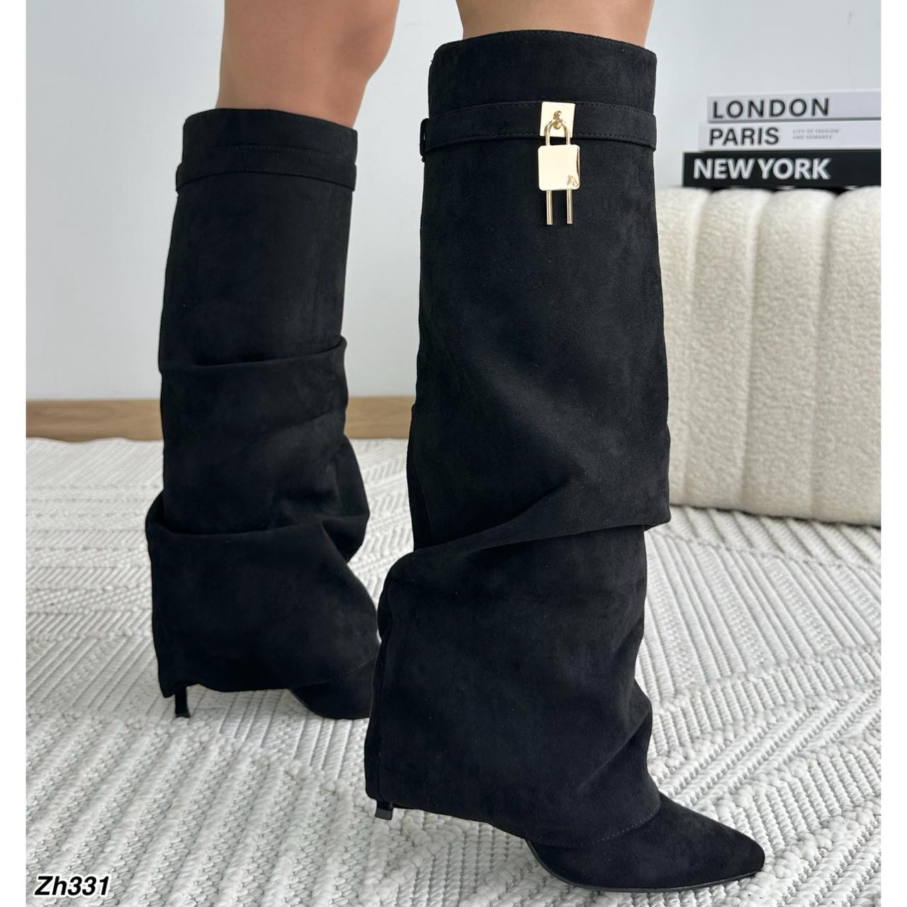 Bota caña alta negro doblez detalle dorado tacon puntilla 10cm KO141 C-104